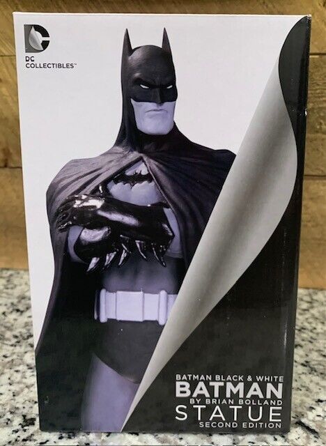 BLACK & WHITE BATMAN STATUE-BRIAN BOLLAND-2ND-DC Collectibles-NEW UNOPENED SEALE