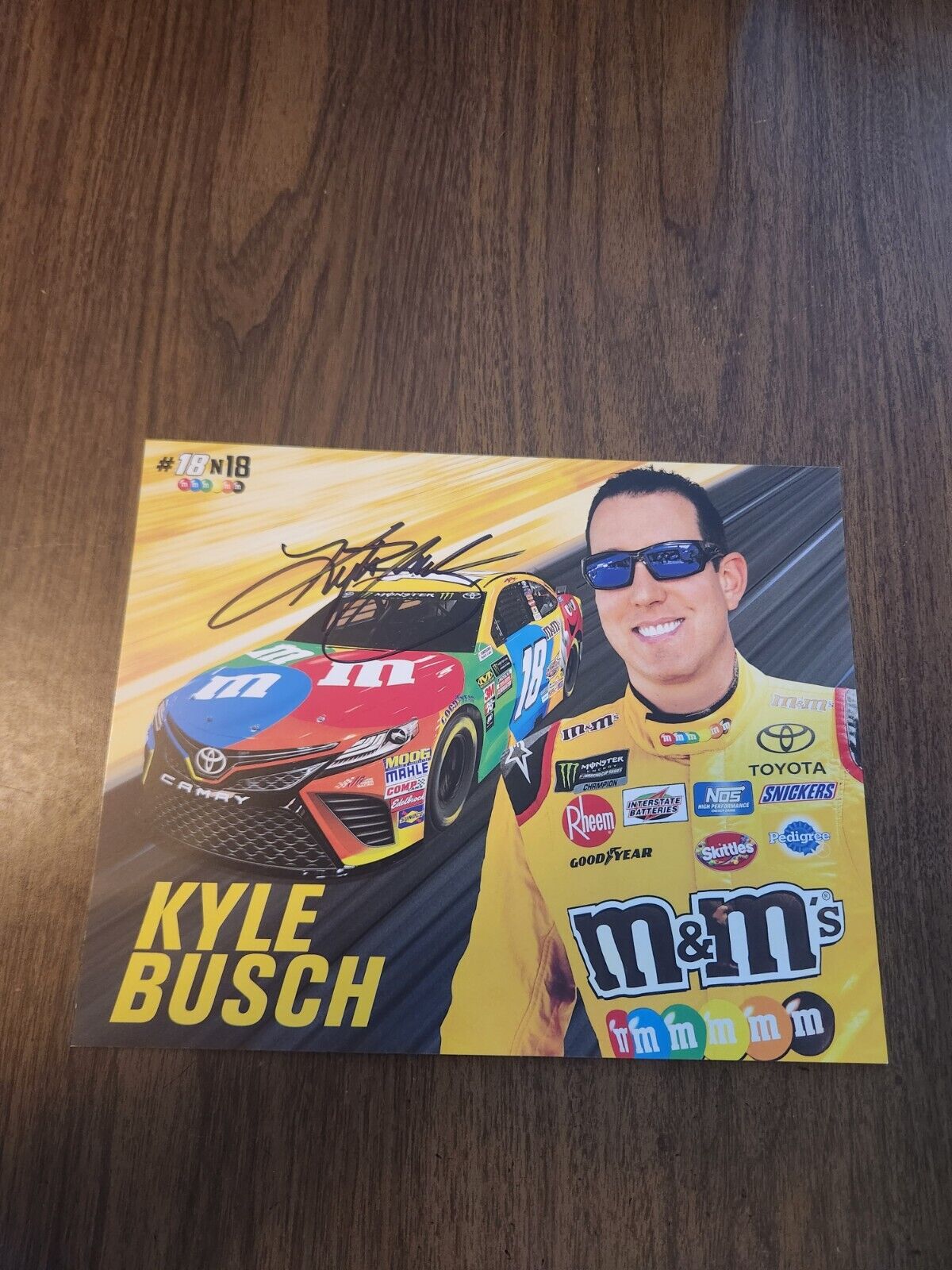 Kyle Busch # 18 Autographed 2018 M&M\'s Racing Hero Card