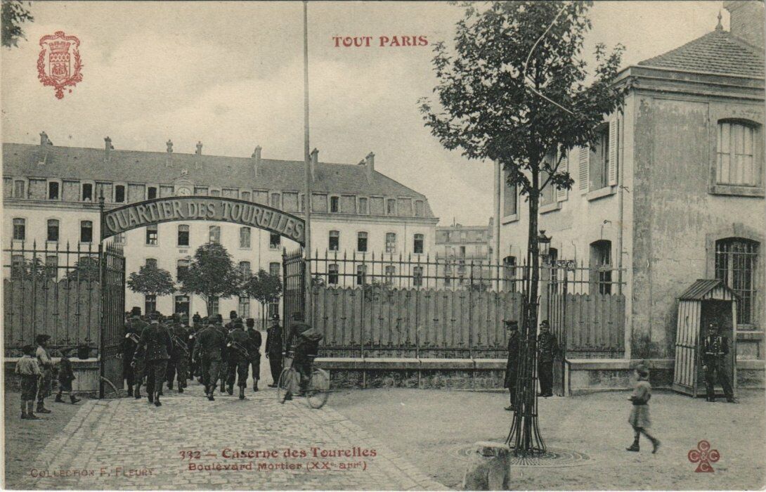 CPA TOUT PARIS (20th) 332 Barracks des Tourelles (560385)