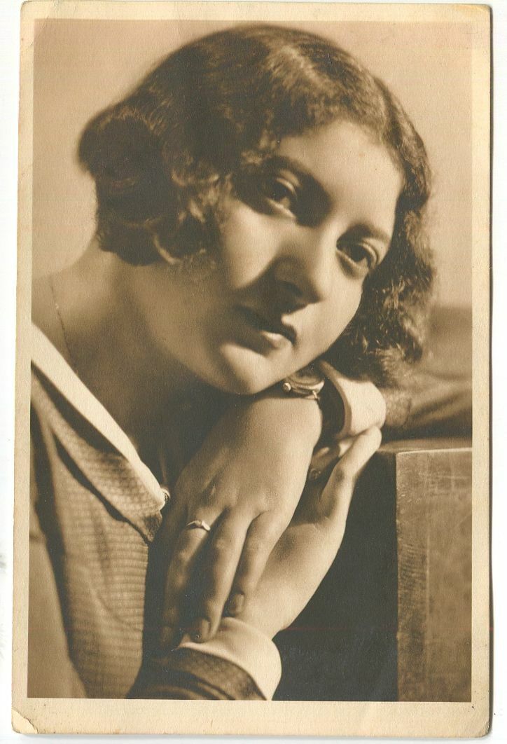 Judaica, a young Jewish woman from Piotrków in the 1930s.