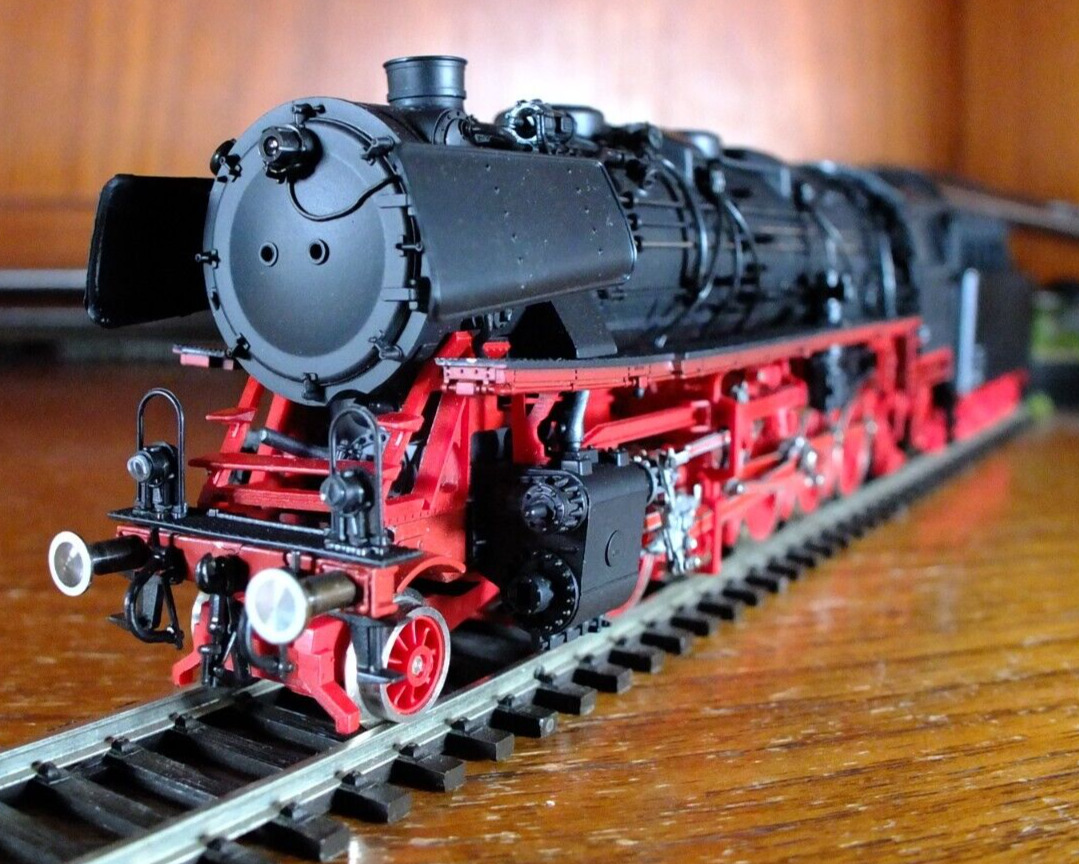 Roco 04126 A HO gauge DB BR 43 Steam locomotive in Black livery