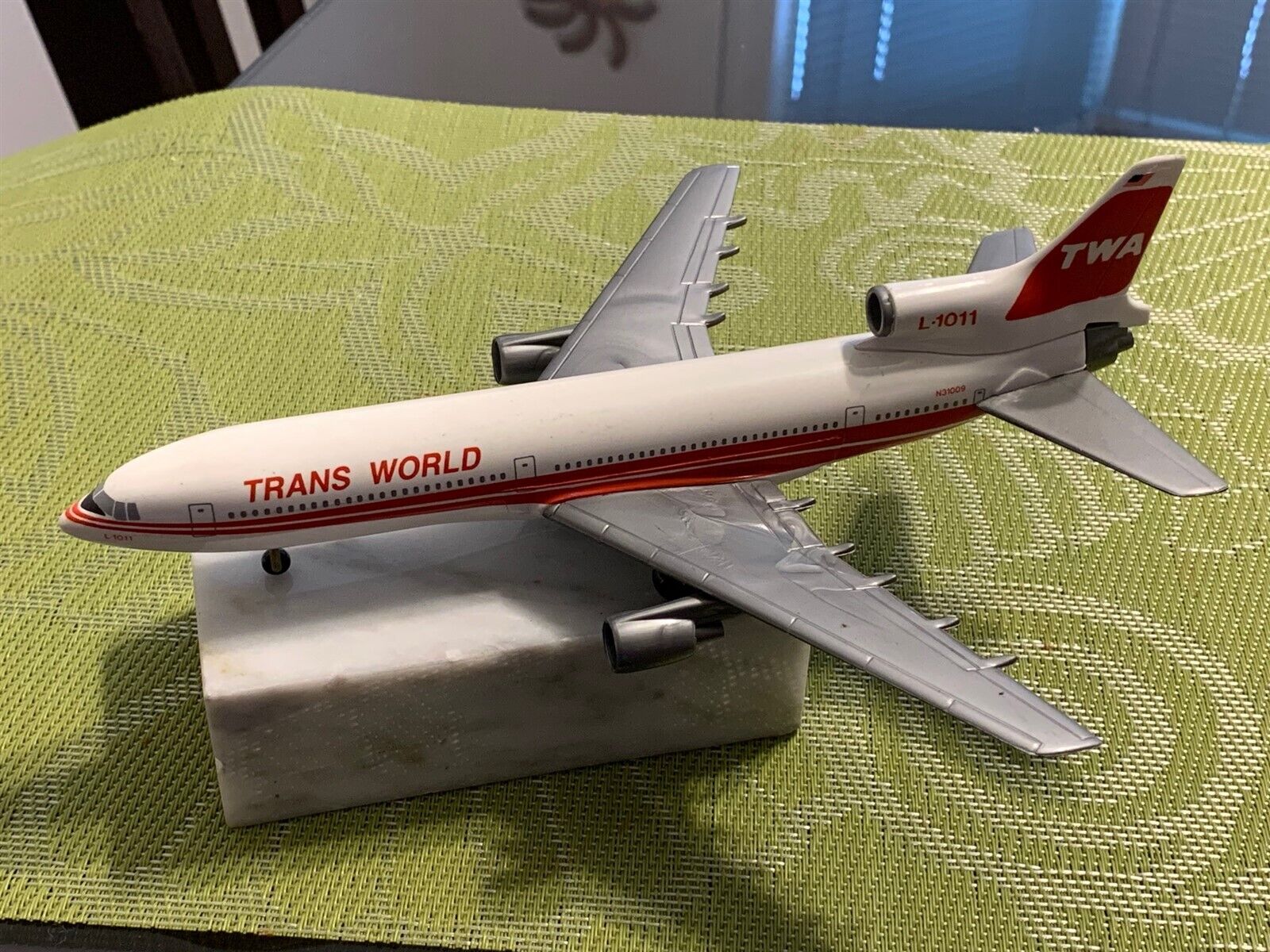 TWA TRANS WORLD AIRLINE LOCKHEED L-1011 DISPLAY AIRPLANE 8 1/2\