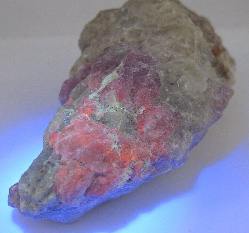 Natural Fluorescent Hackmanite Mineral SpecimenGloving UVReactive Gem@Afgh 132gm
