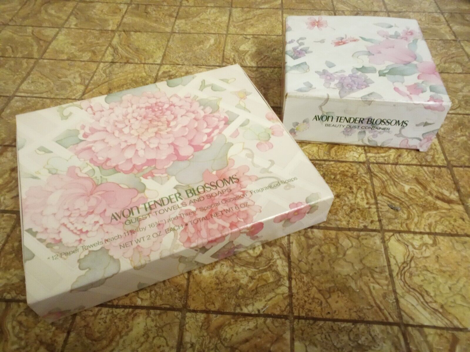 Vtg Avon TENDER BLOSSOMS Dust Container/ Guest Towels & Soaps(Beautiful Designs)