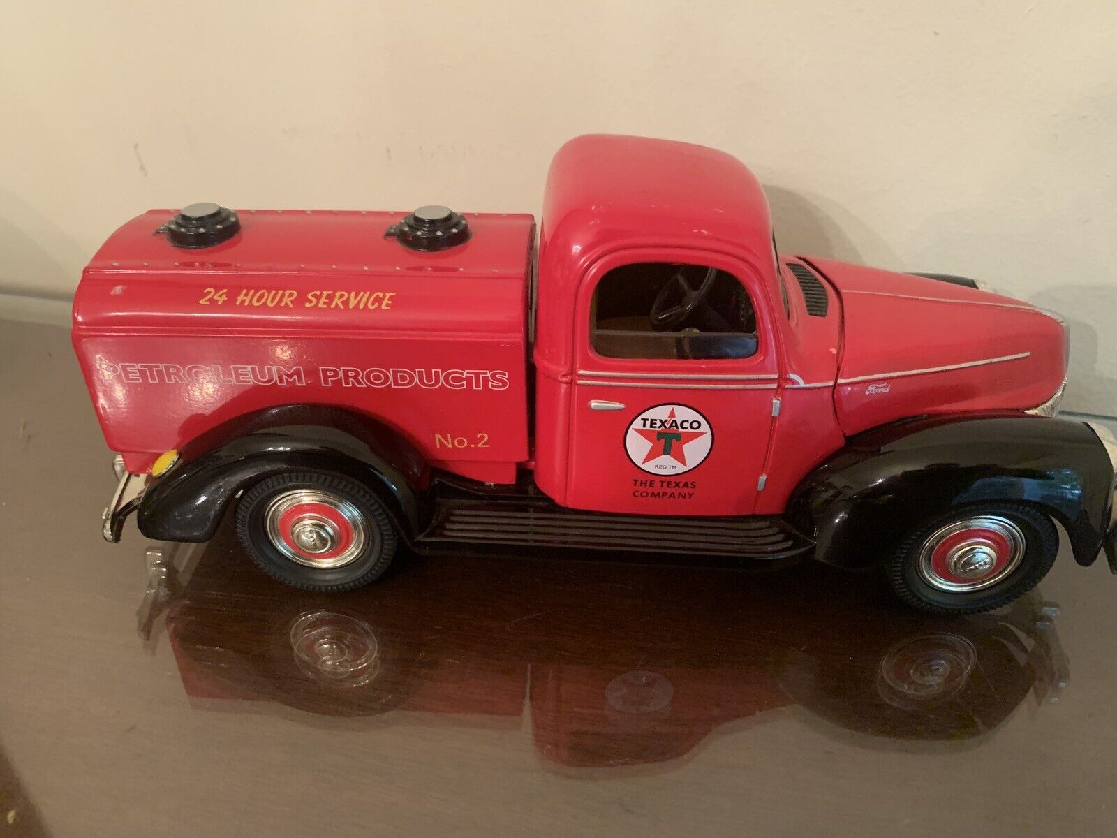 Golden Wheel 1940 Ford Texaco Diecast Red Fuel Truck No. 9501 Excellent