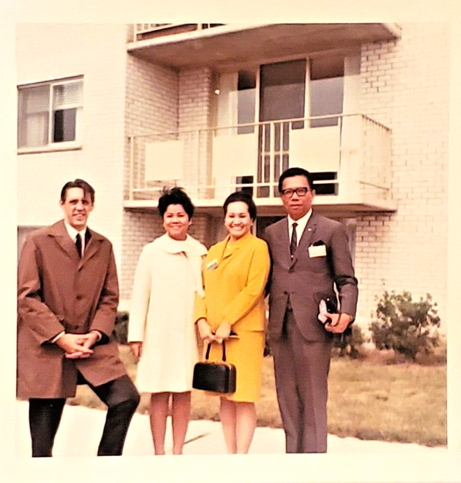 1960s San Fransico CA, Smiling Family In Front of Building Vtg Photo Read