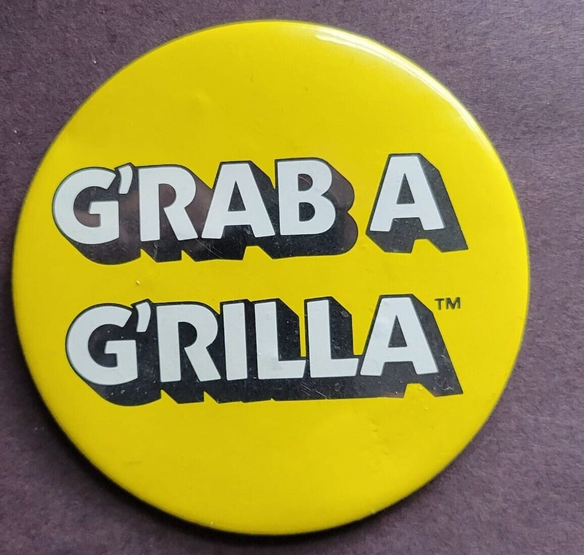 G\'rab a G\'rilla  grab a grilla TM Advertising Pinback Button Yellow Vintage 3\