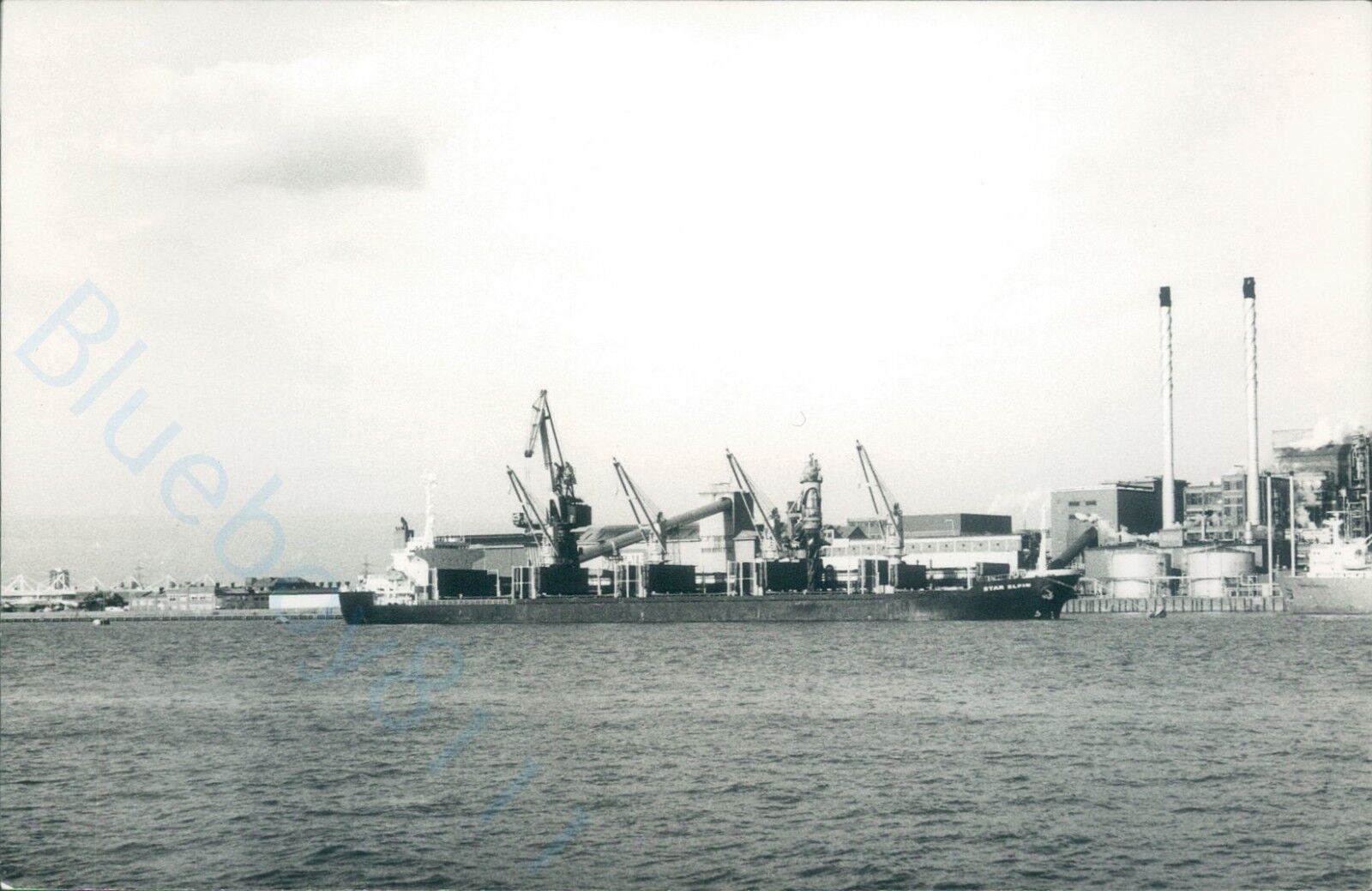 Panamanian MV star Elfin at silvertown 2000 ship photo