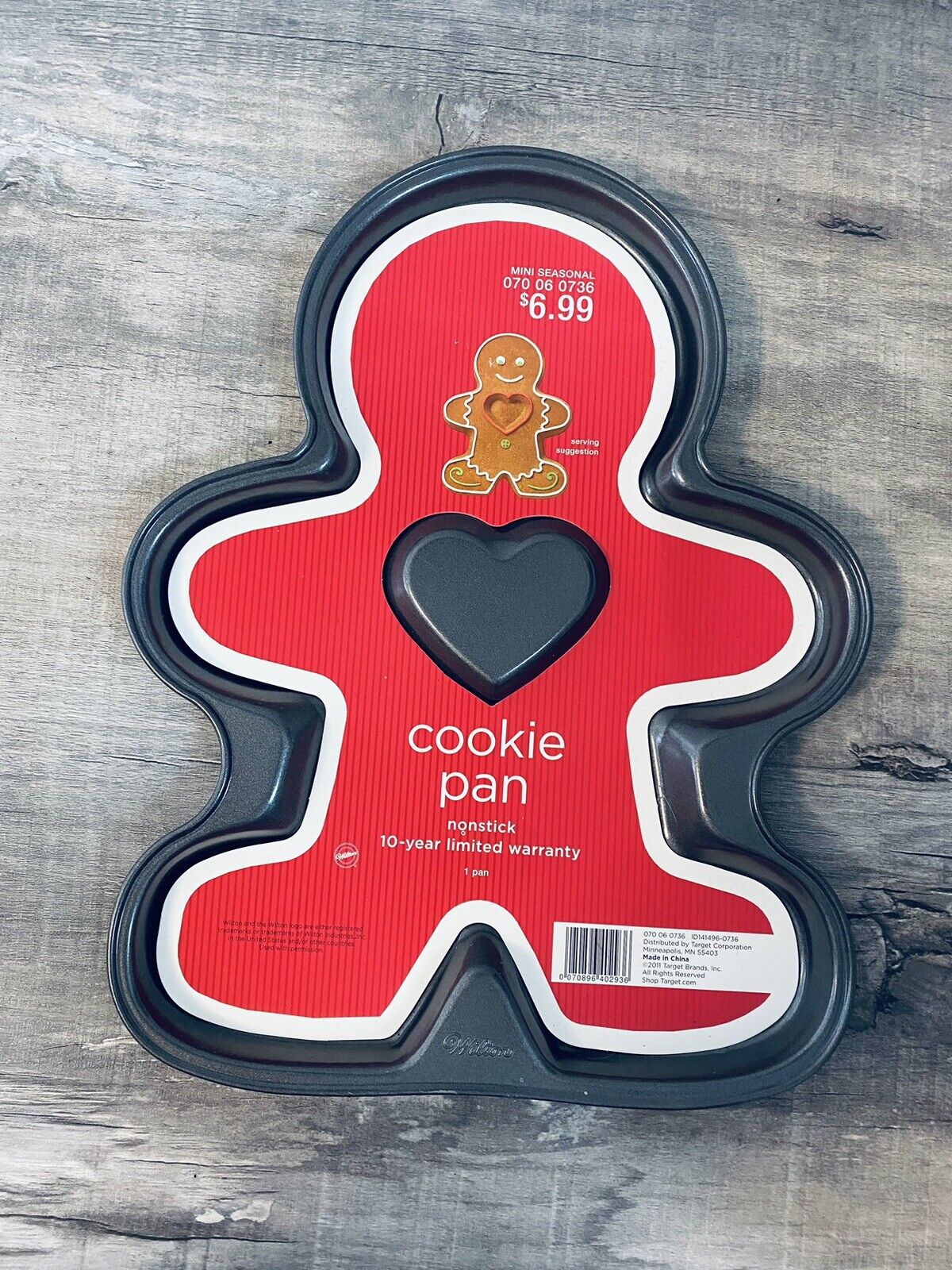 2011 Wilton Gingerbread Man With Heart Cookie Pan - New