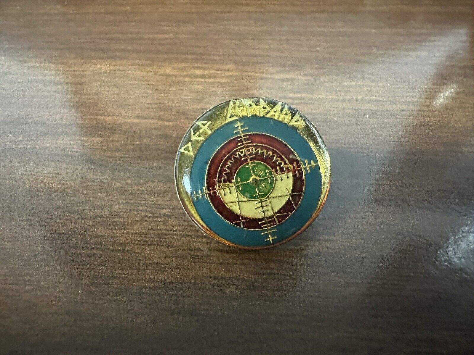 Vintage 1983 DEF LEPPARD metal enamel cloisonne pin button band badge Pyromania