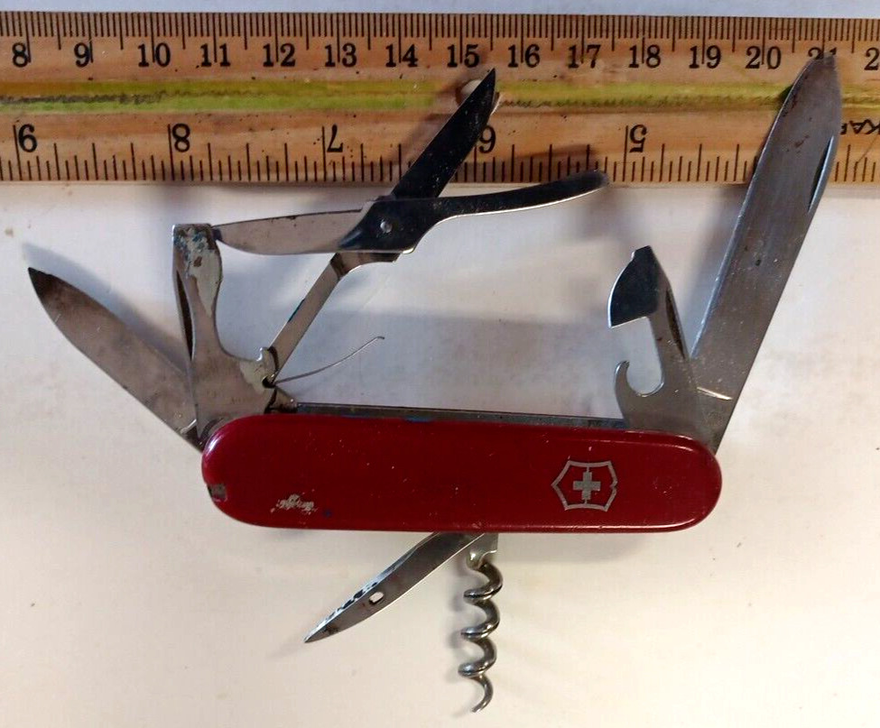 Victorinox Deluxe Tinker Swiss Army Knife/chip/ruff shape Read below