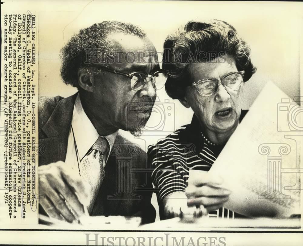 1971 Press Photo Mrs. Theodore O. Wedel confers with Bishop Frederick D. Jordan
