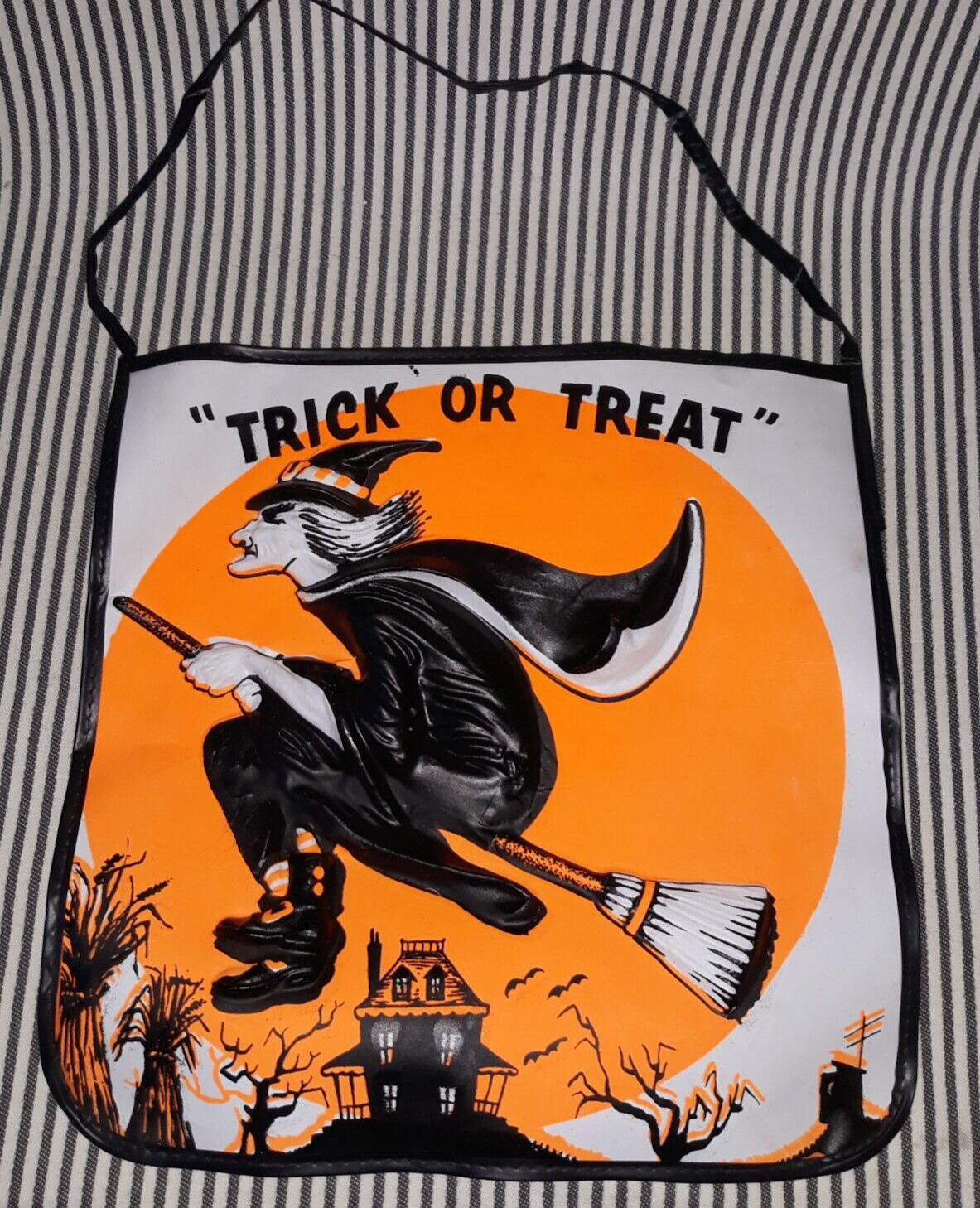 RARE HTF VTG 1950\'s HALLOWEEN WITCH ON BROOM 3d TRICK OR TREAT BAG ART HANGING