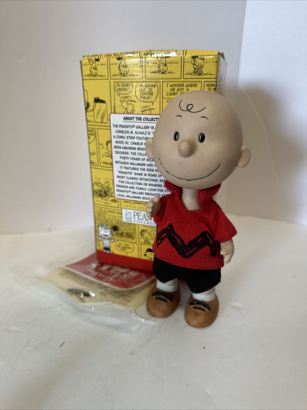 2000 Hallmark Peanuts Gallery Charlie Brown Ceramic Figurine w/ Box & COA