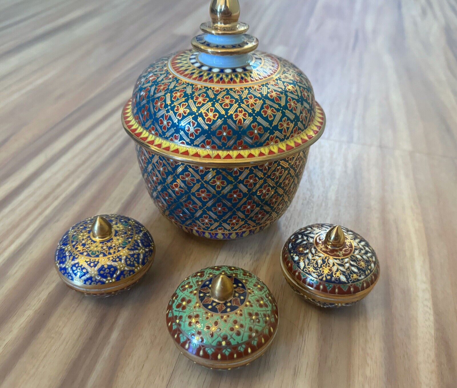 Set Of 4 hand painted Thai lidded benjarong  jar  1 Large 3 Small