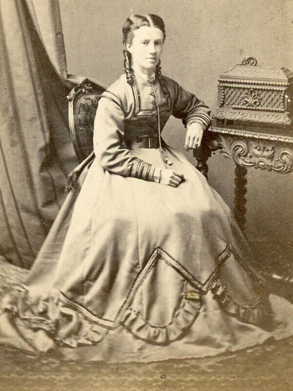 1860s CDV YOUNG LADY BY THE LONDON SCHOOL OF PHOTOGRAPHY