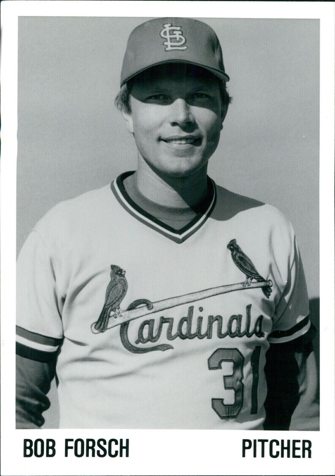 1982 Bob Forsch St Louis Cardinals Major League Pitcher Ball Sports 5X7 Photo