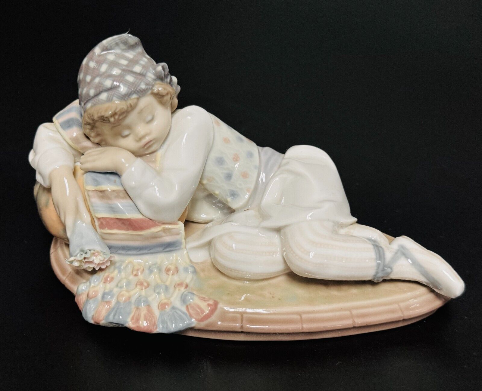 LLadro 1525 Valencian Dreams Boy Sleeping with Flower Porcelain Figurine