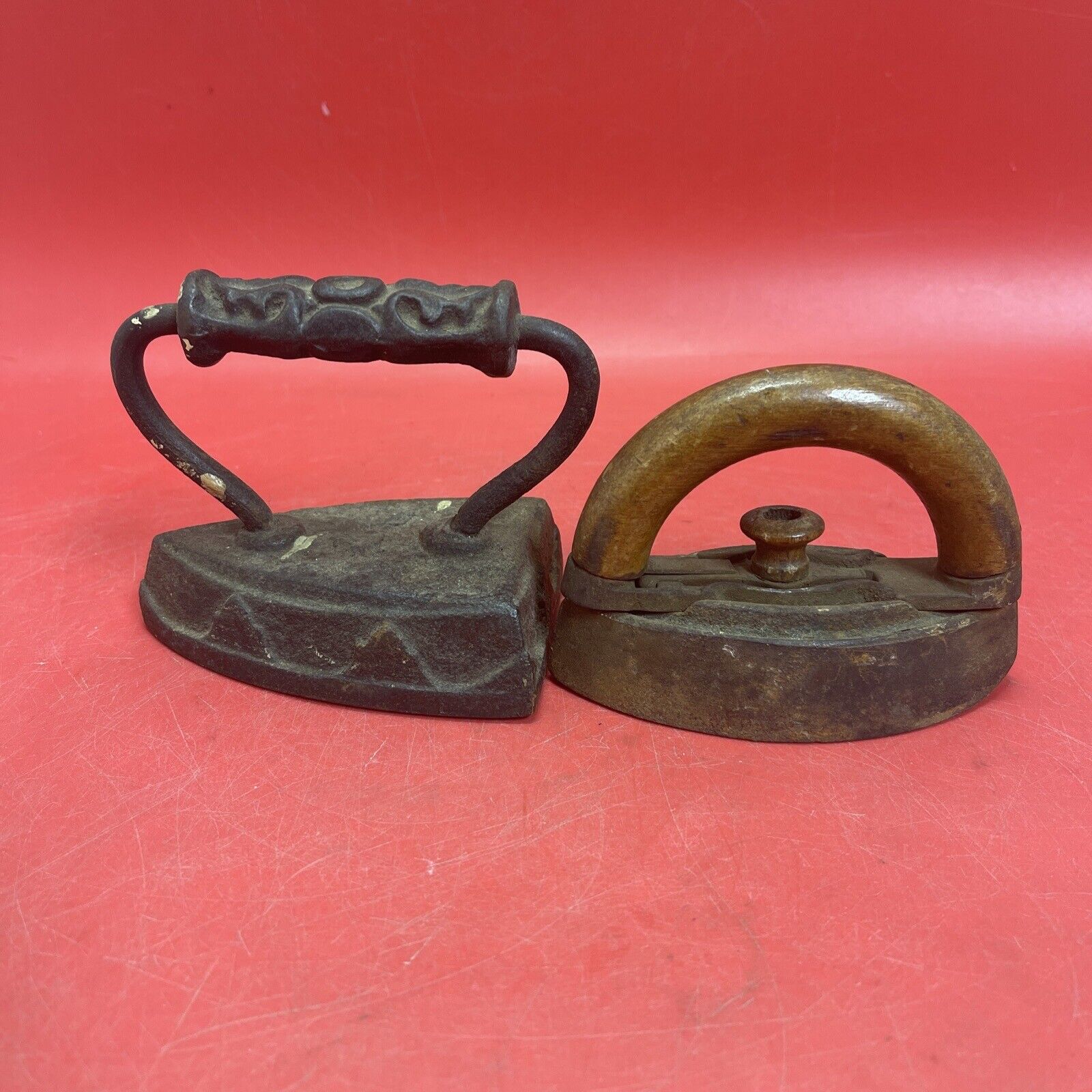 Vintage irons, cast iron, with wooden handle, lot of 2 pcs.