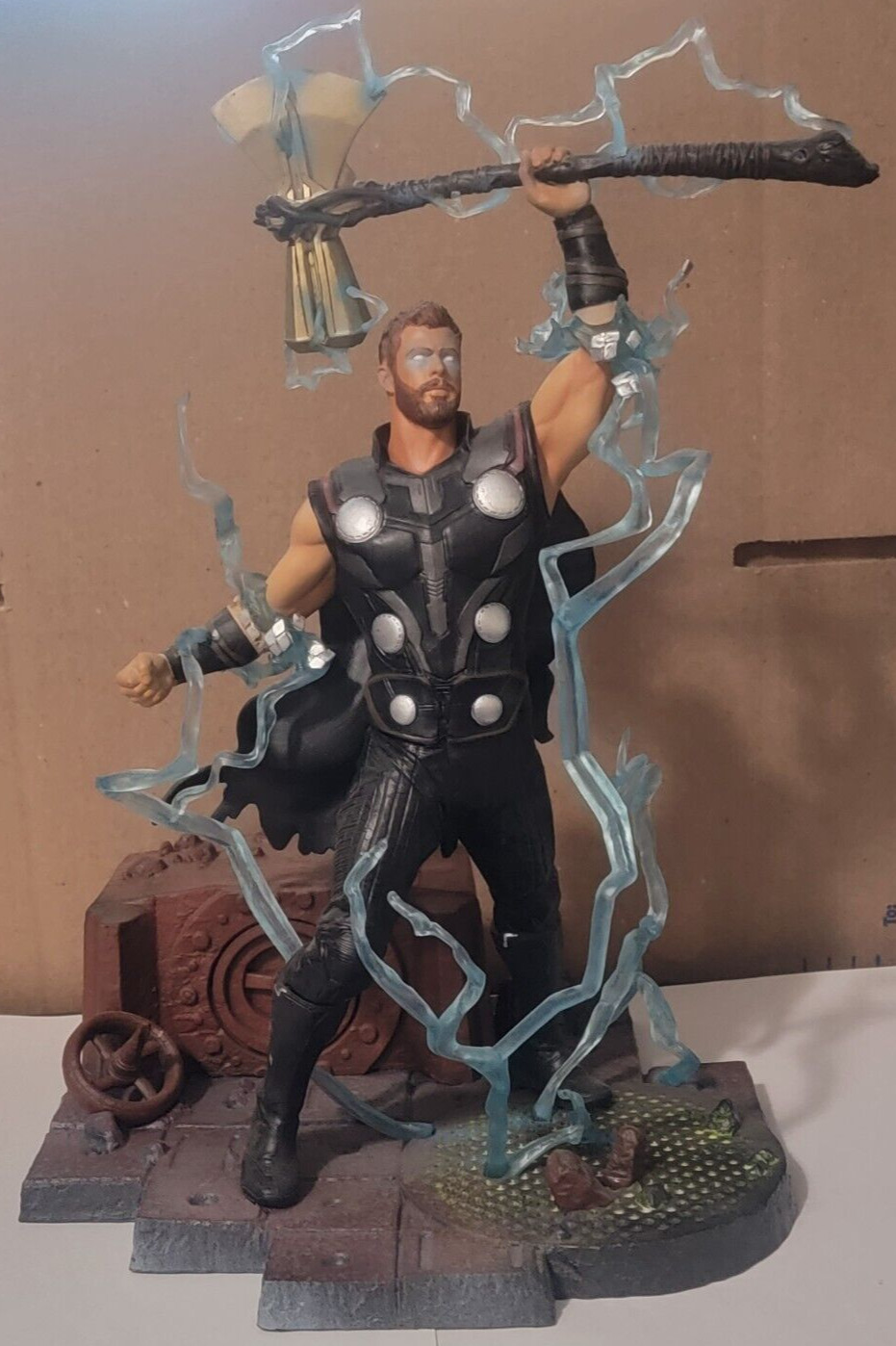 DIAMOND SELECT TOYS Marvel Gallery Avengers Infinity War Thor PVC Statue