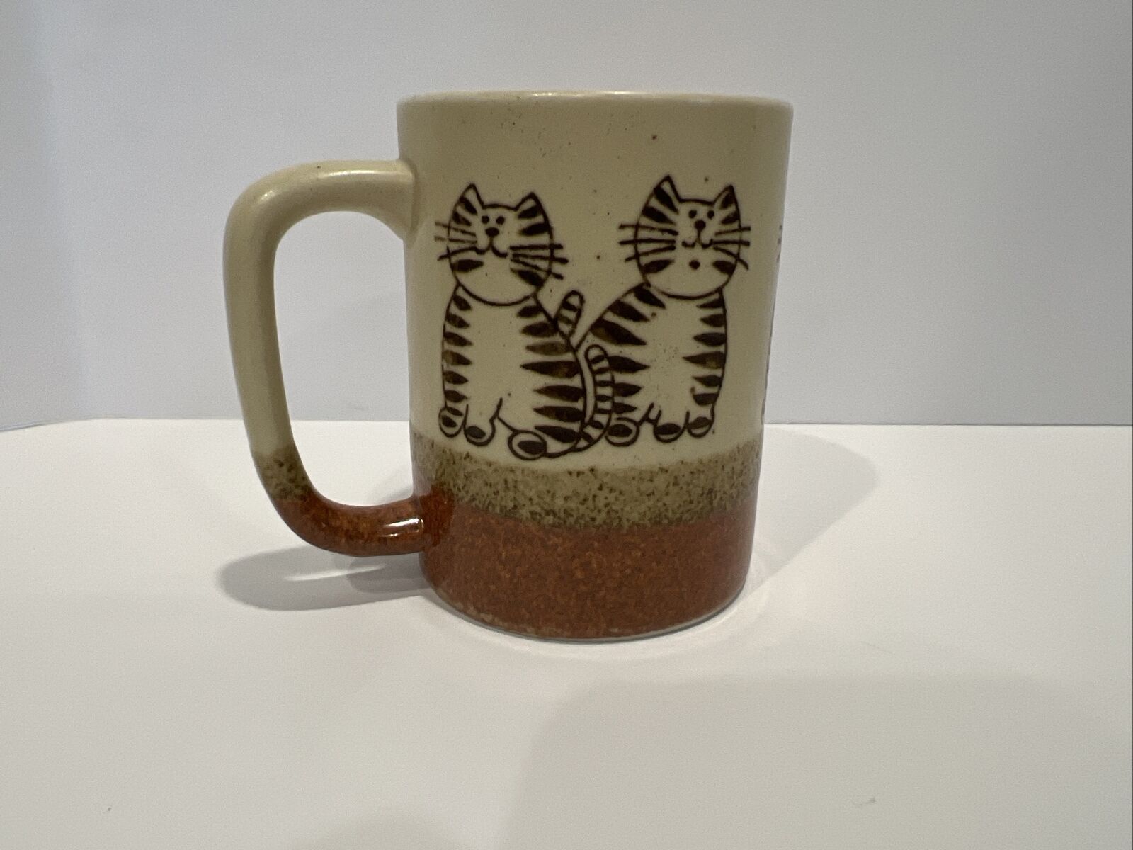 Vintage 1970’s Otagiri Stoneware Cat Mug Tan Brown Cream 3.75” Tall