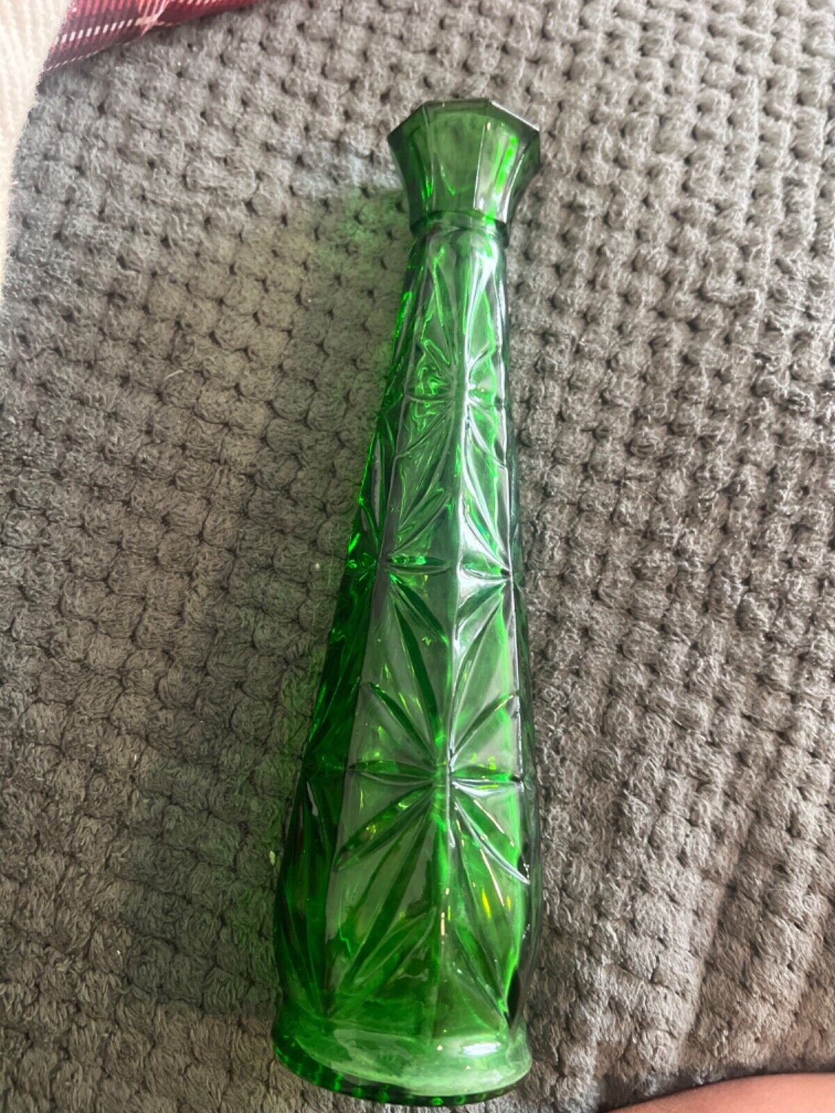 Vintage Green Starburst Glass Vase 9” Tall