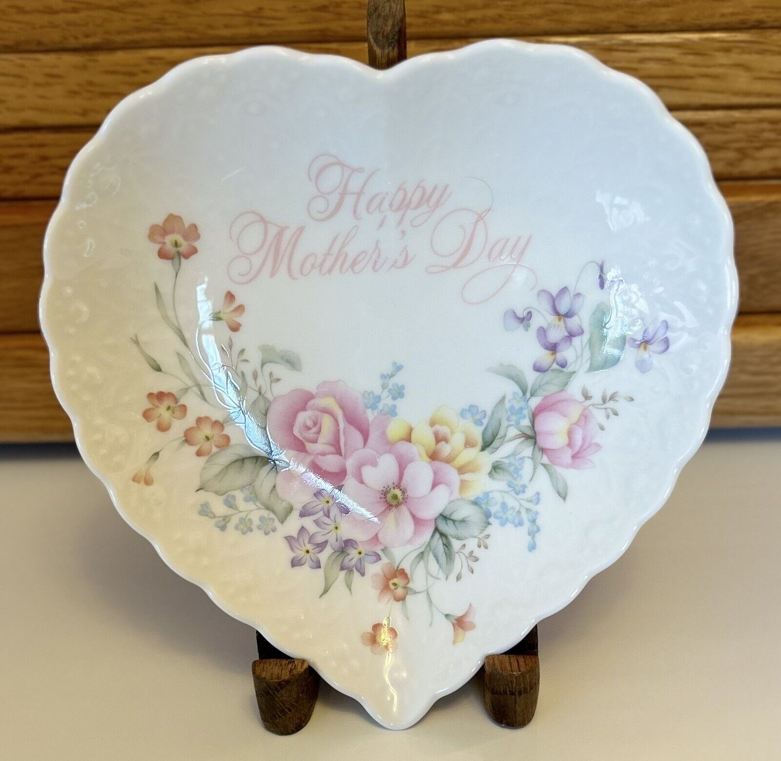 Mikasa White Bone China Happy Mother's Day Heart-Shaped Dish with Flowers, Japan