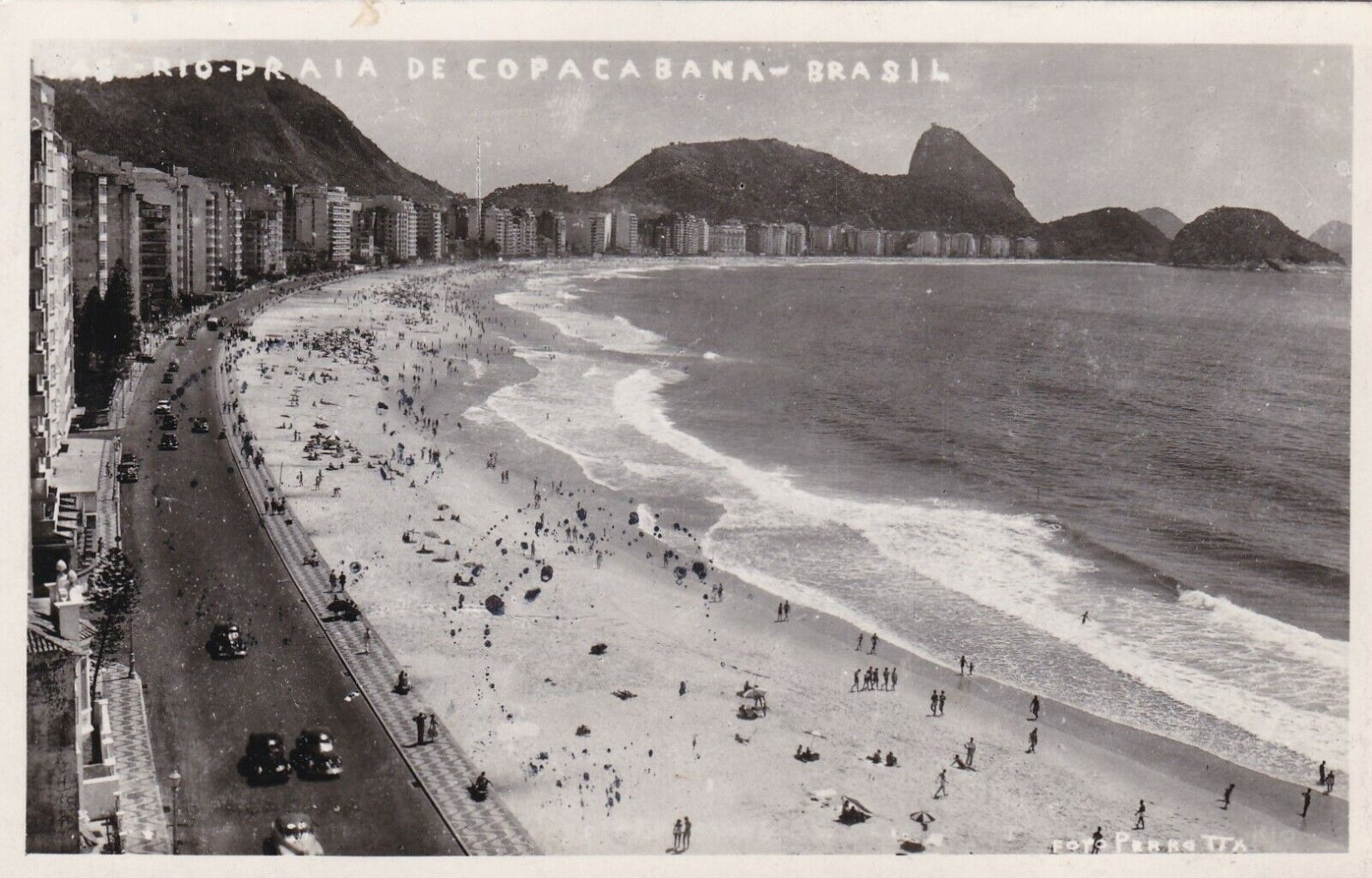 BRAZIL (Y765) 1960 postcard RIO PRAIA DE COPACABANA stamped to ITALY