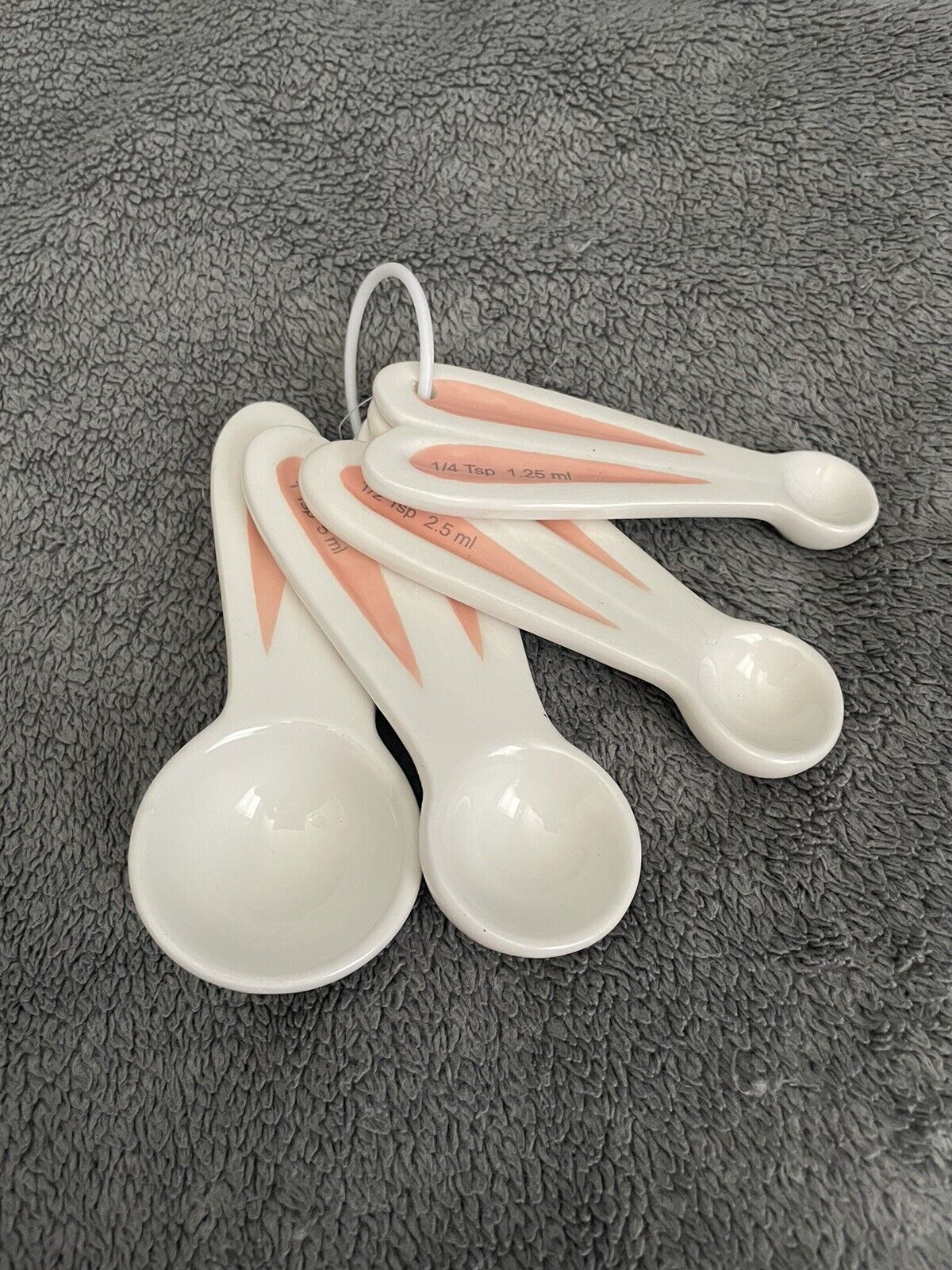 Target Ceramic Bunny Measuring Spoons  NWOT Ships Free