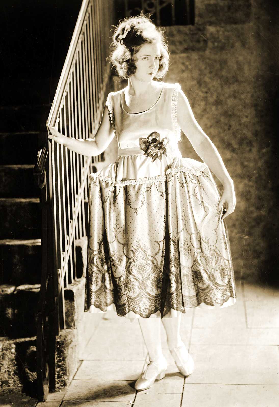1920-1925 Dorothy Gish by a Staircase Old Photo 13\