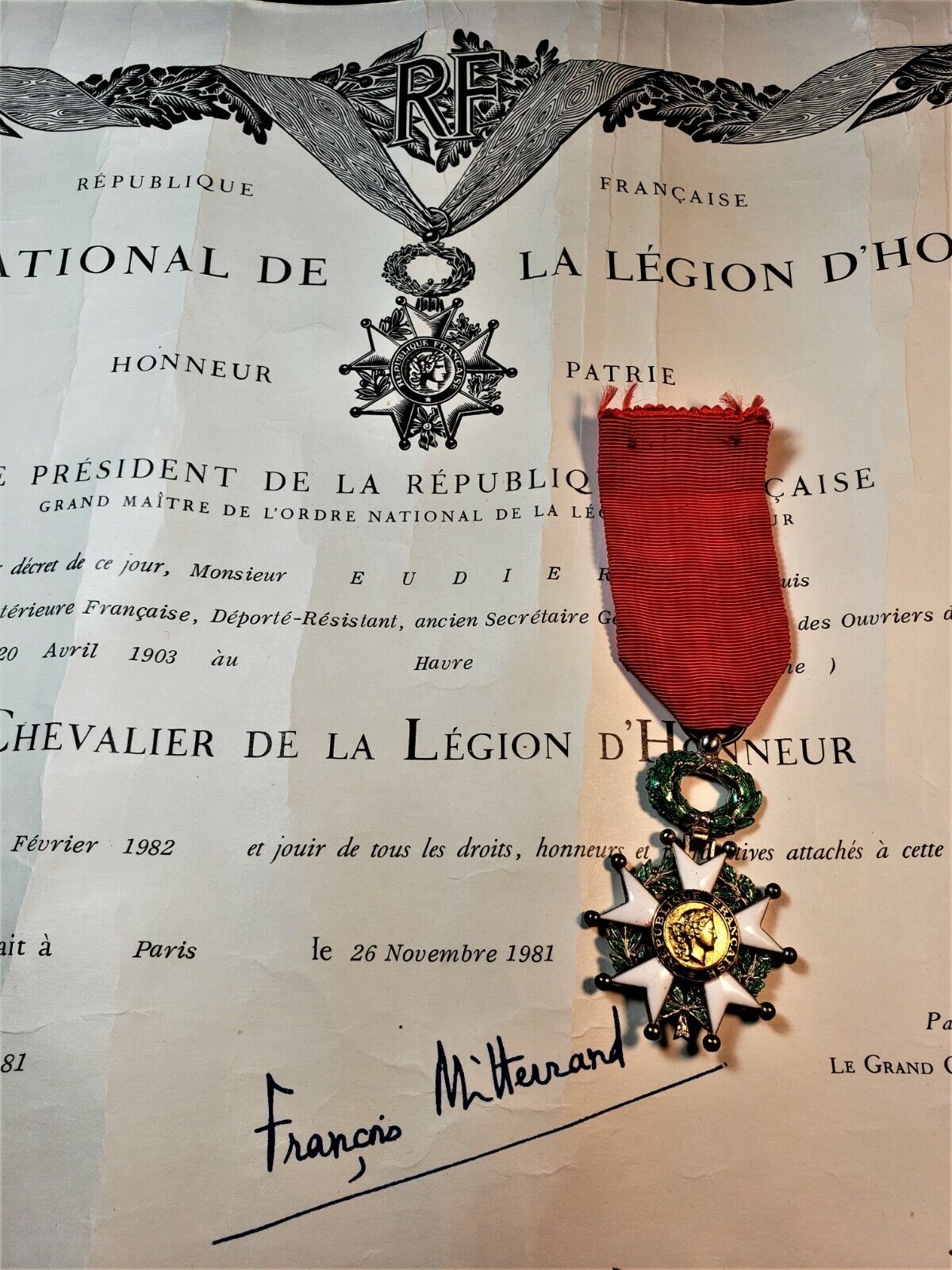 PRESIDENT OF FRANCE FRANCOIS MITTERAND SIGNED DIPLOMA LEGION OF HONOR MEDAL 1981