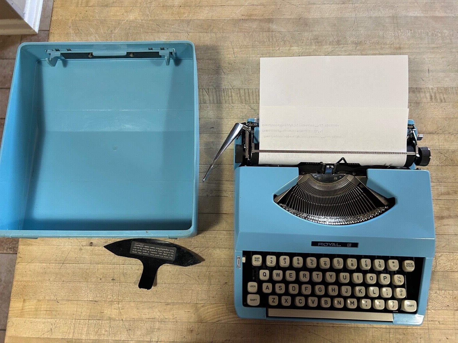 Vtg Light Blue Royal Mariner Portable Typewriter - Works 1972 SN 2049325 Japan