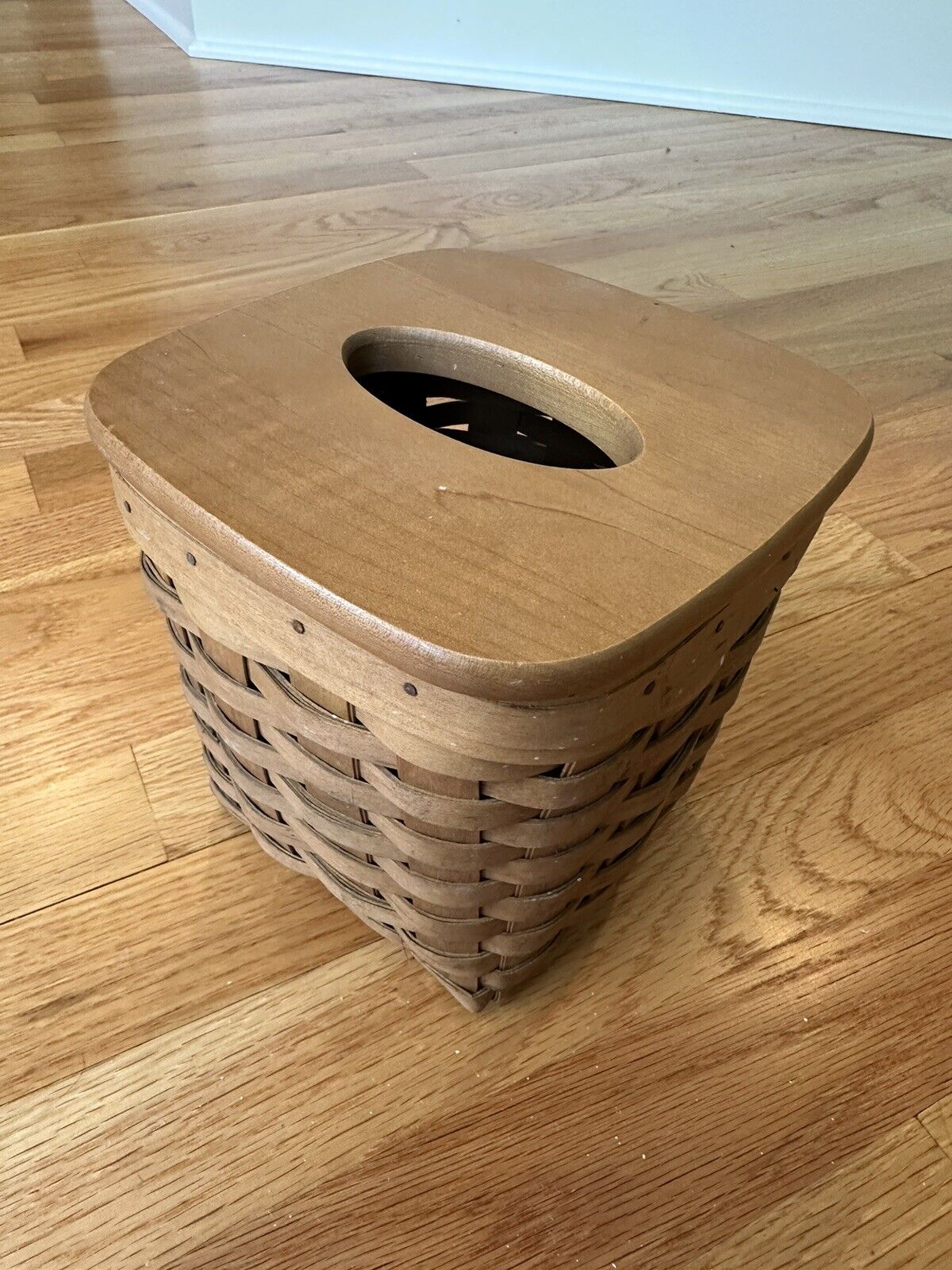 Vintage 2004 Longaberger Kleenex Tissue Basket With Wooden Lid