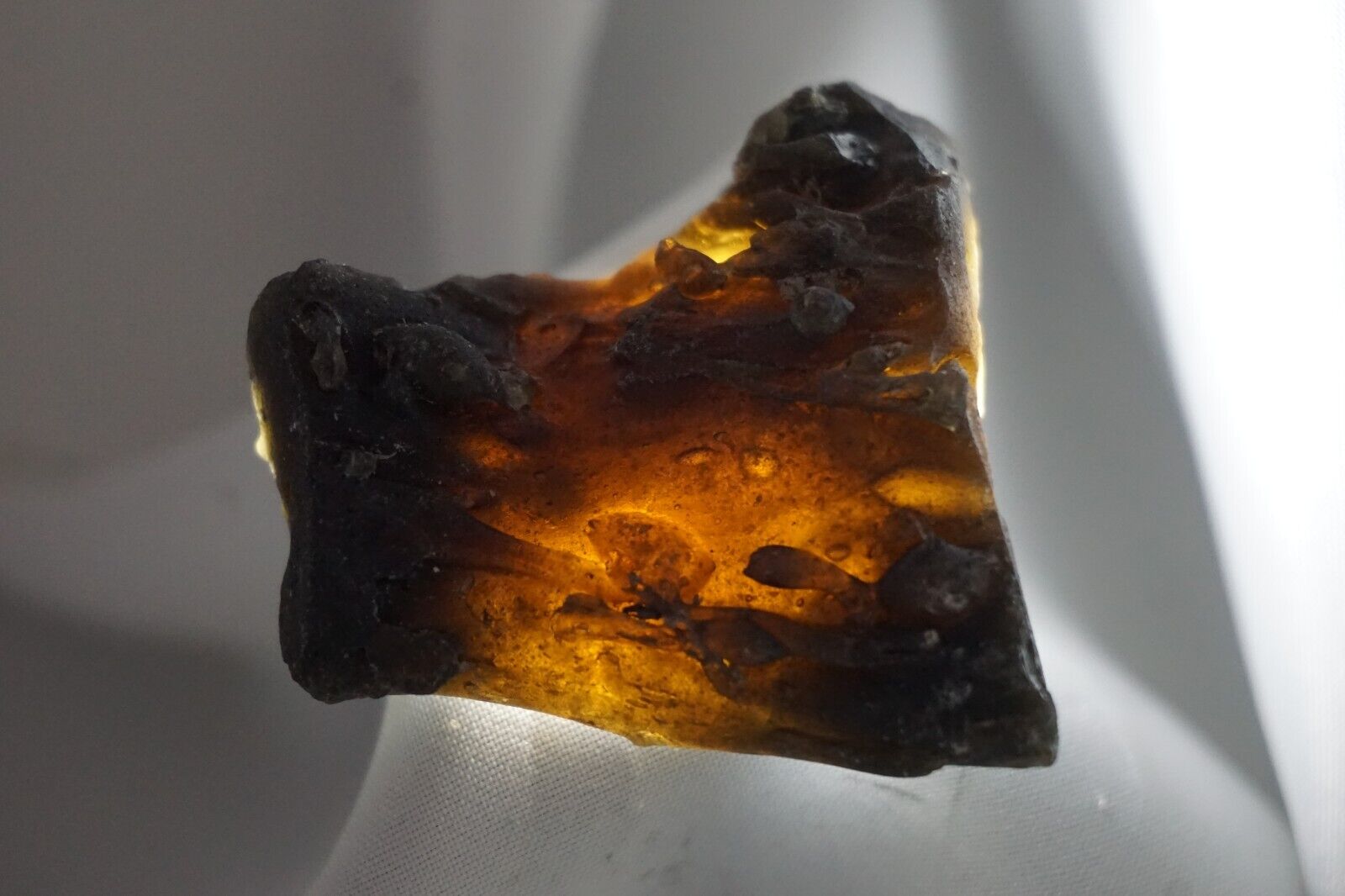 Darwin Glass - 17g - Austalite - Darwinite - tektite - impactite #big35