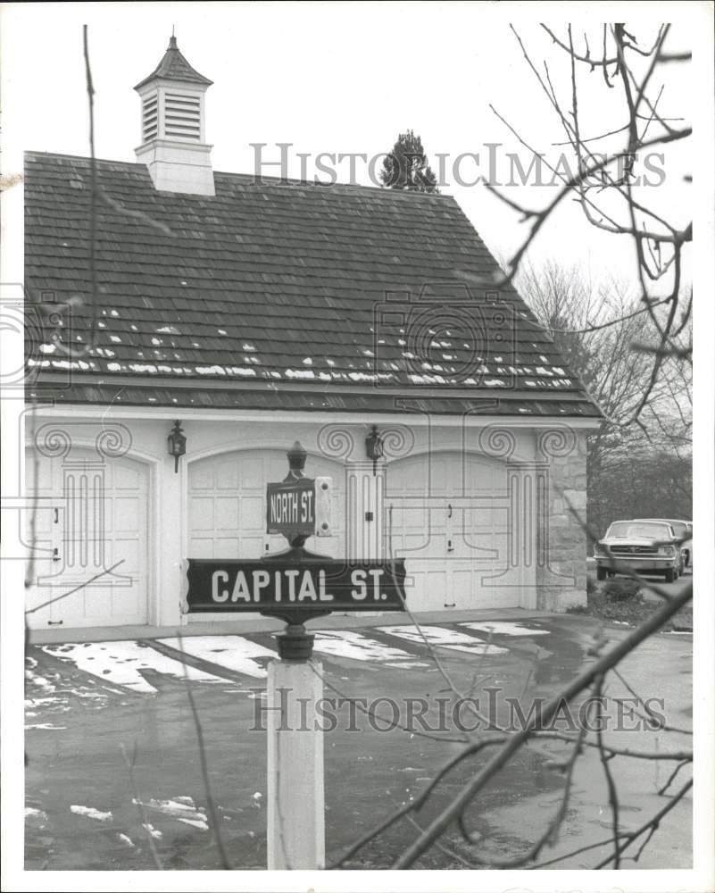 1965 Press Photo Mansion Garage on Capitol and North Streets in Harrisburg