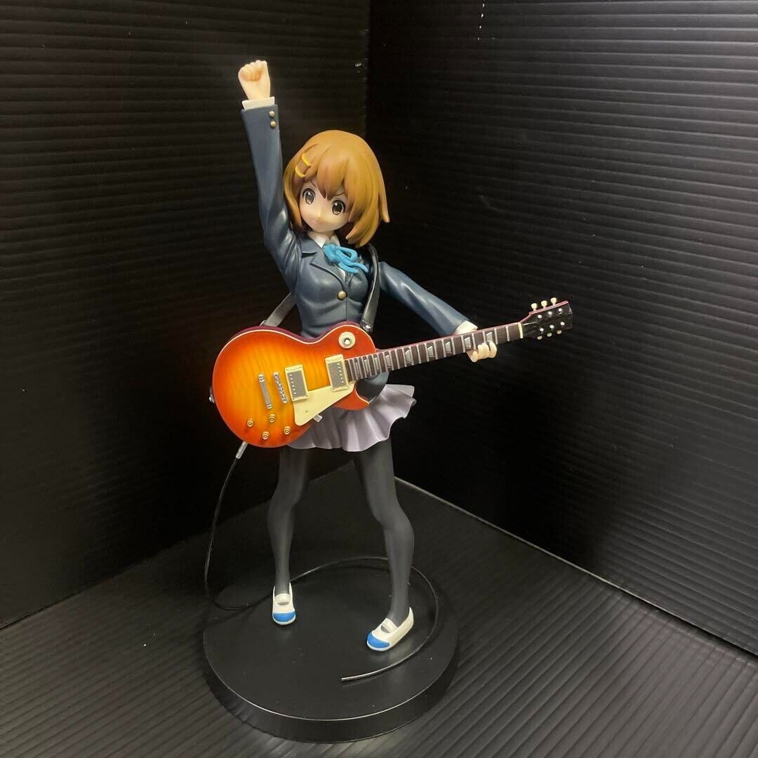 Japan Animation K-ON Keion SQ Figure Hirasawa Yui play the guitar interior item