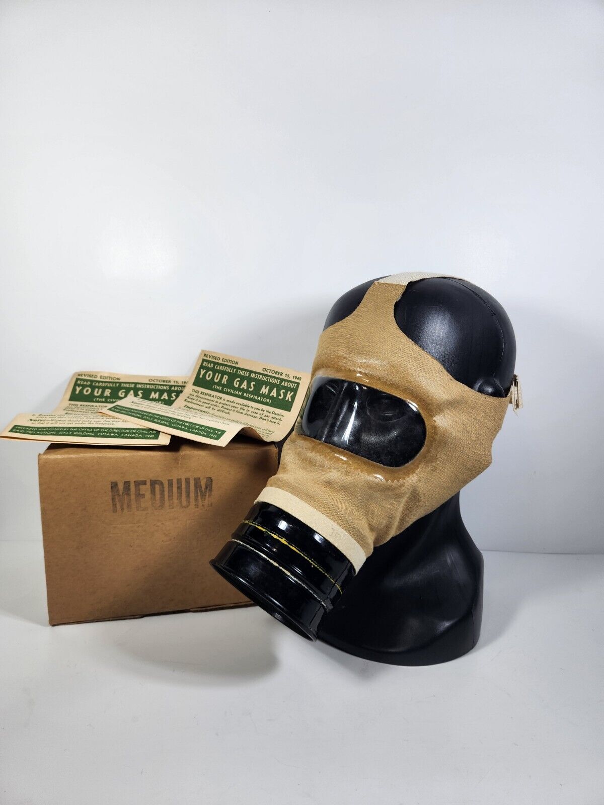 Canadian Ww2 General Civilian Respirator Gas Mask With Two Papers