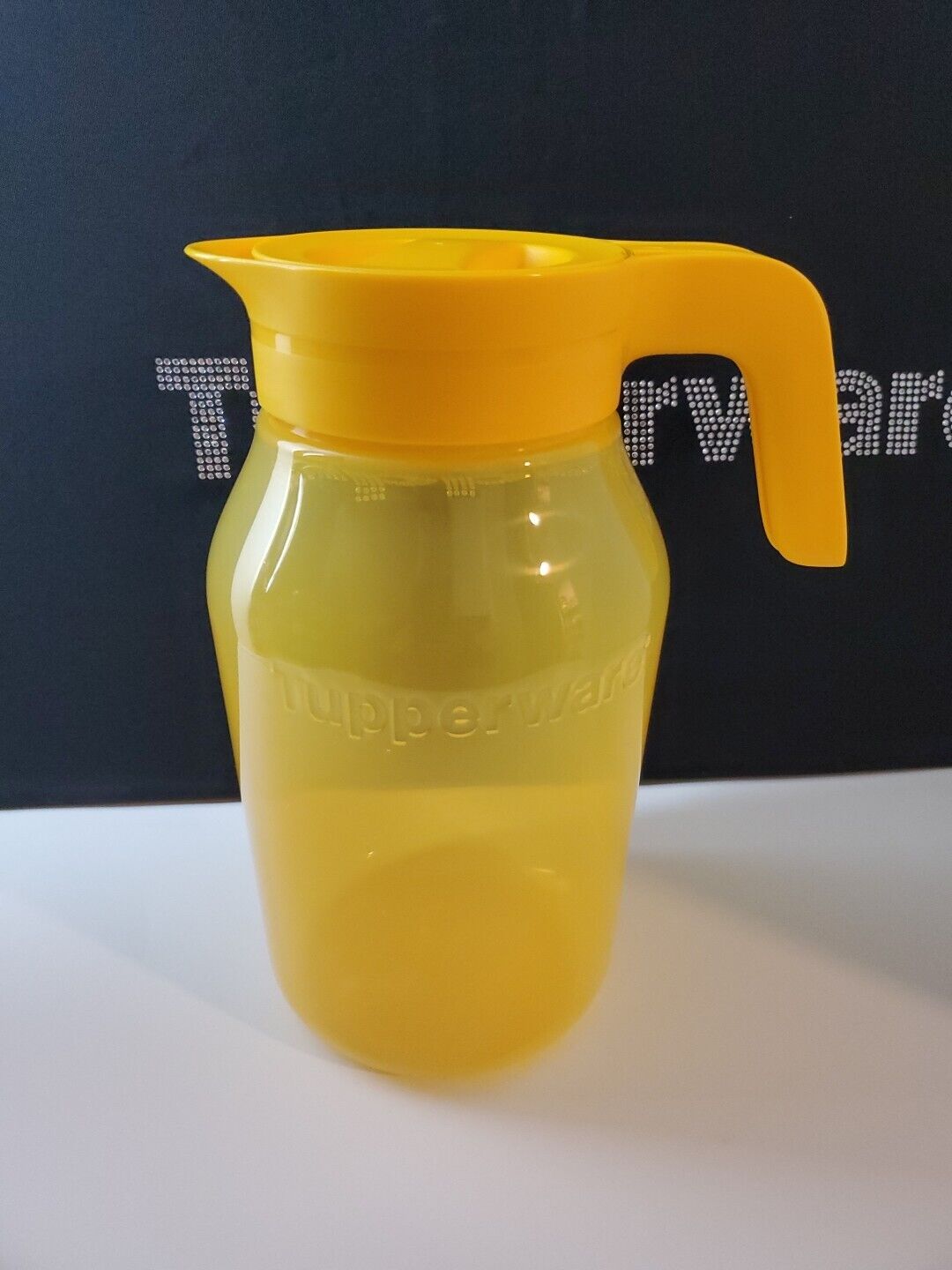 Tupperware Universal Pitcher Jar 3L / 12.5 cup Yellow Twist Seal Lid Handle