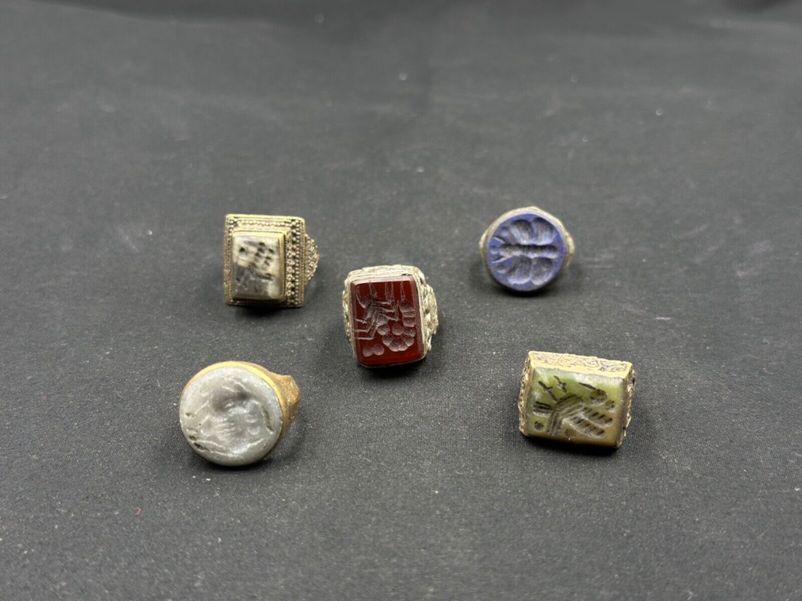 Ancient near eastern old white-metal rings with natural intaglio stone sell 5 pc