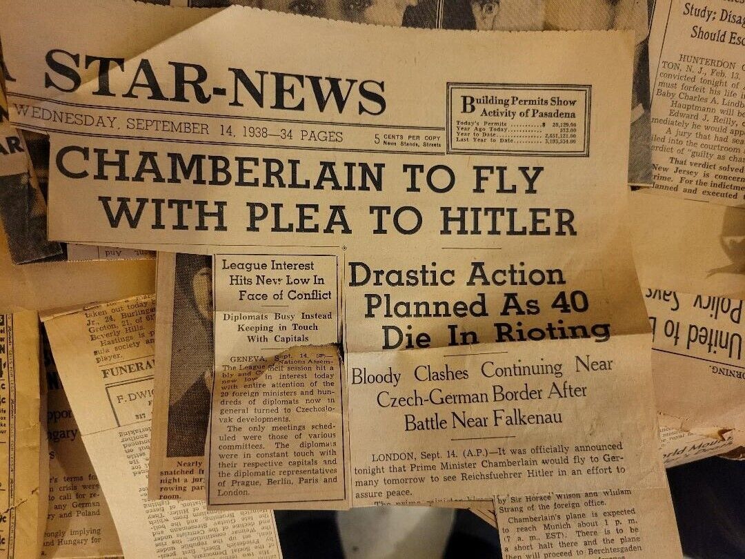 1938 HITLER AND CHAMBERLAIN WWII PASADENA STAR NEWS ORIGINAL NEWSPAPER CLIPPING