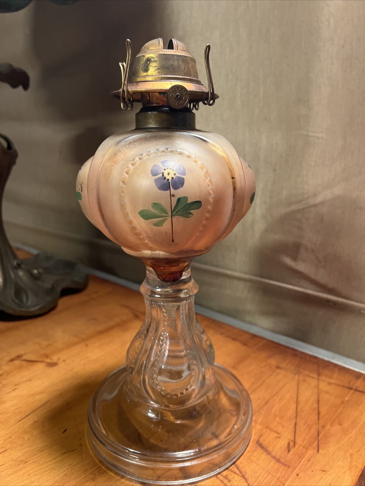 ANTIQUE OIL LAMP GLASS WITH PAINTED FLOWERS 1877 Burner Loop Pattern