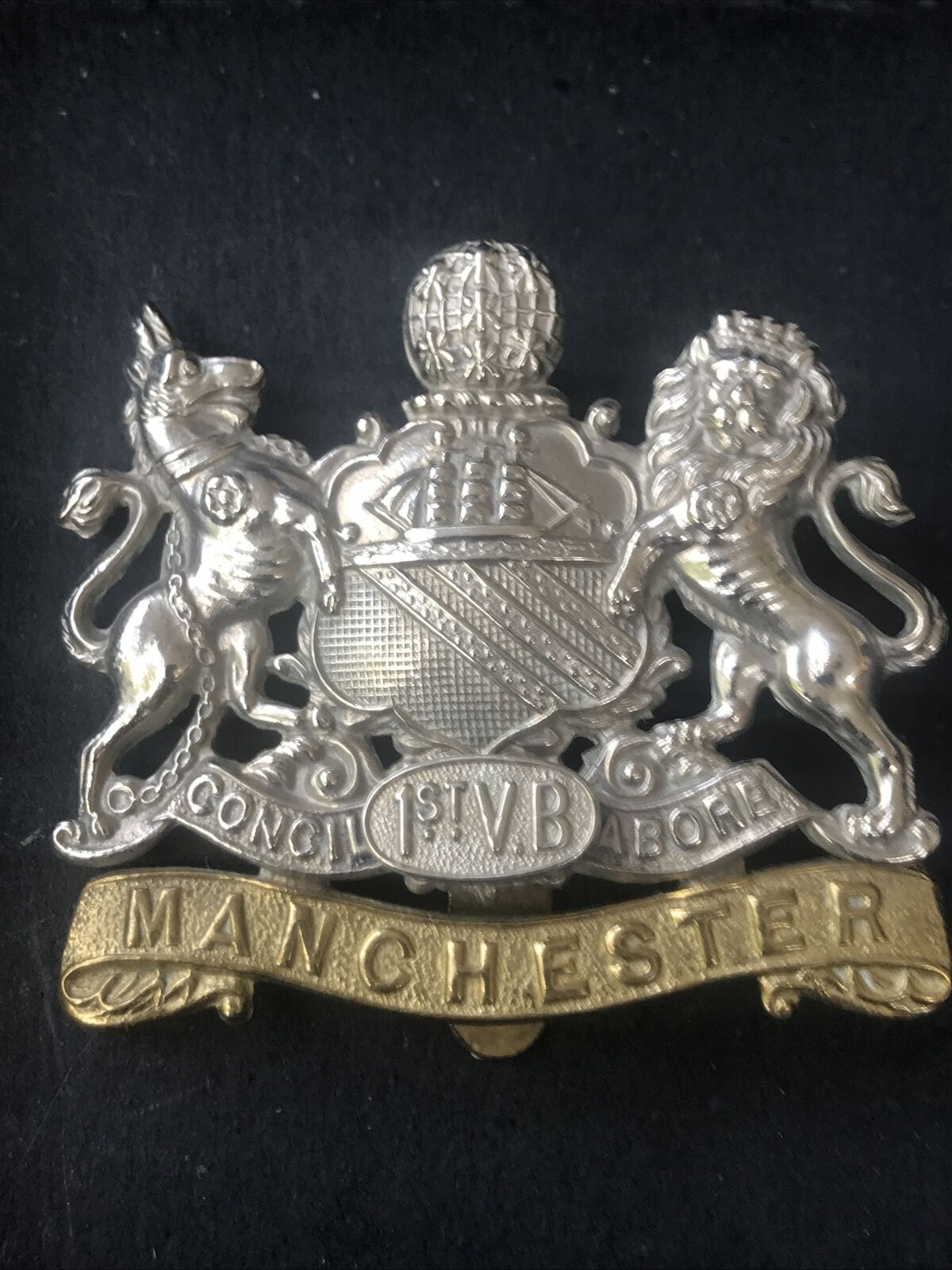 Manchester Regiment 1st Volunteer Battalion Original British Army Cap Badge