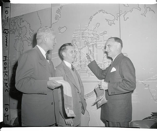 Gen Lucius Clay Points To Berlin At Idlewild Airport 1950 OLD PHOTO