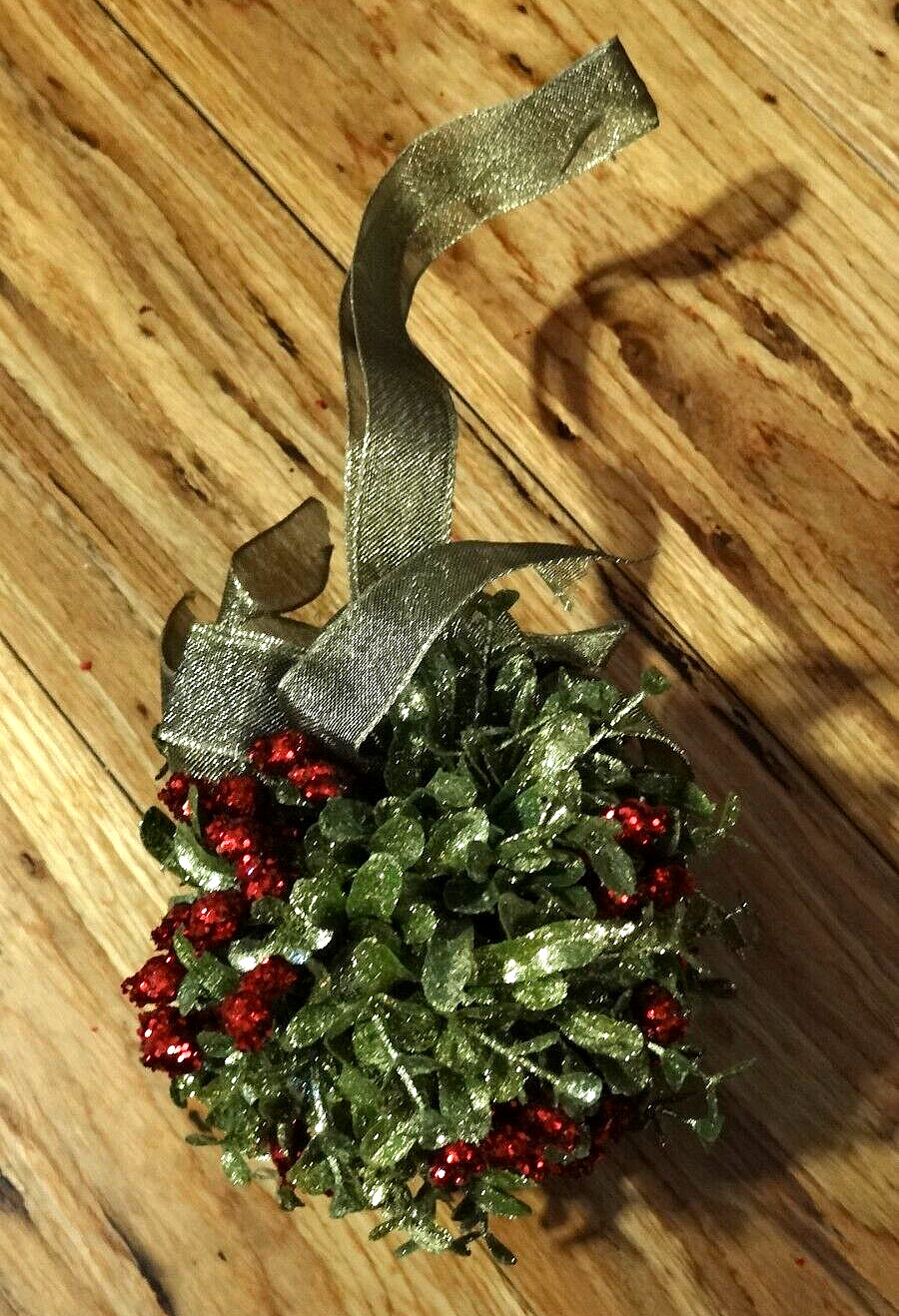 Ganz 5” Mistletoe Kissing Ball Christmas Ornament