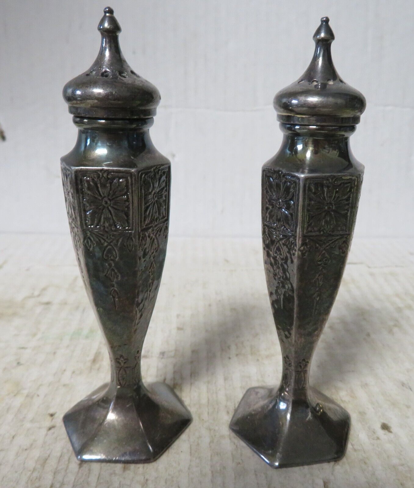 Vintage Weidlich Bros WB Mfg Co Silver Plated Salt and Pepper Shakers 2880