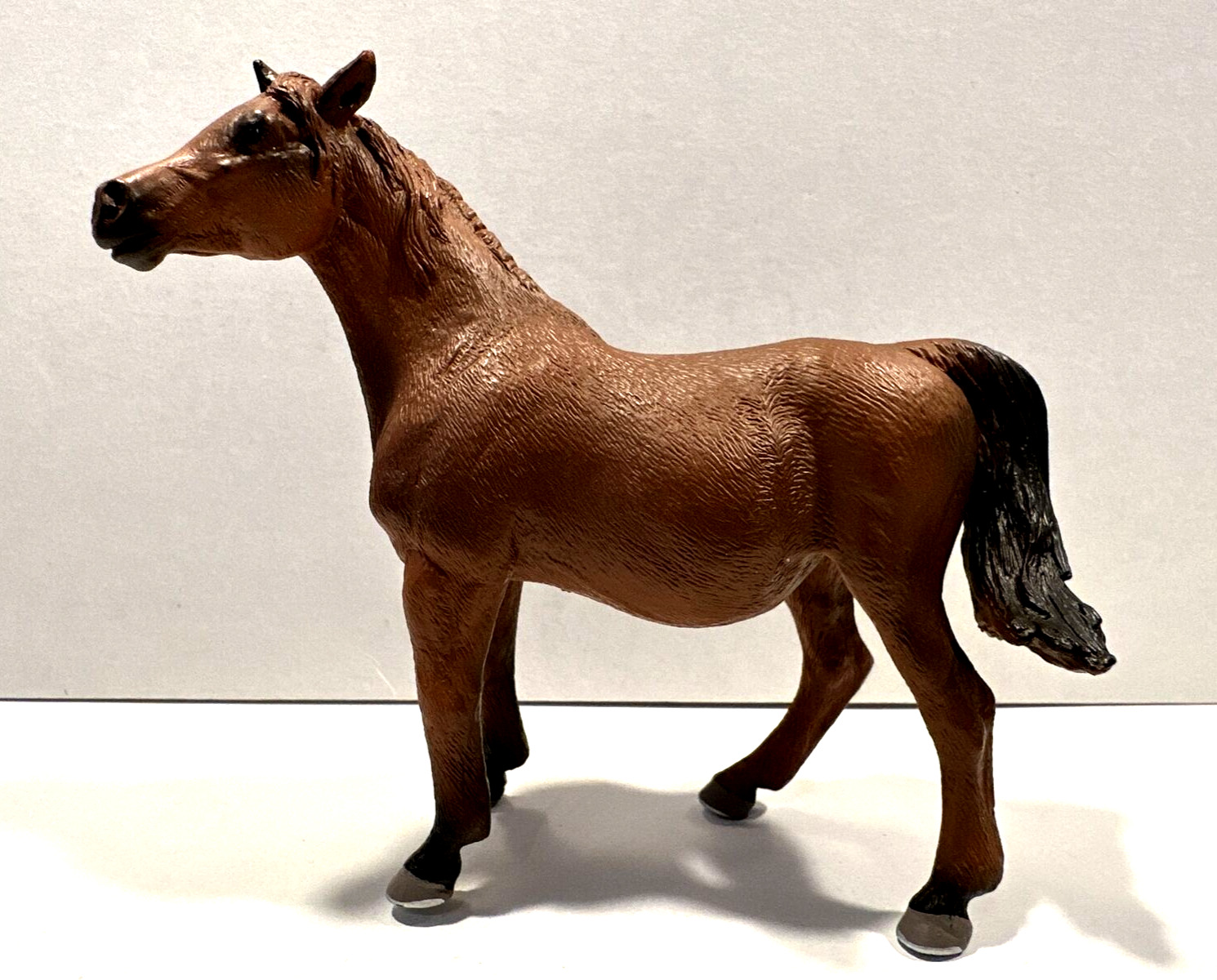 MOJO 2014 Brown Race Horse Black Tail Rare Resin Figurine 4.5” x 4” - Excellent
