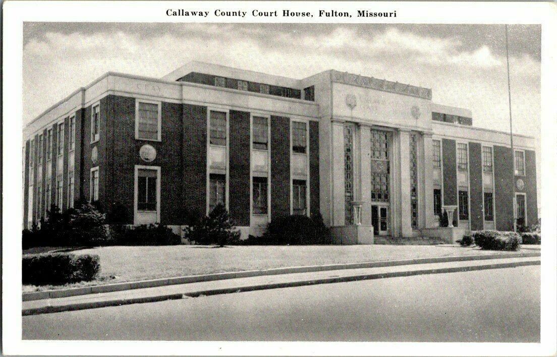 1940\'S. FULTON, MO. COURT HOUSE. POSTCARD XZ19