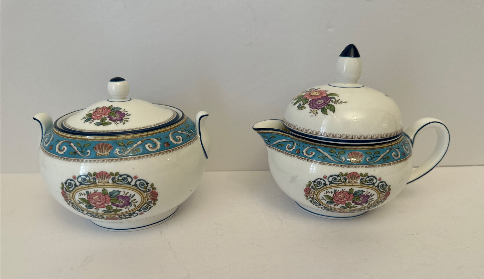 RUNNYMEDE Set by Wedgwood Covered Sugar Bowl/Covered Creamer, 2pc England - RARE