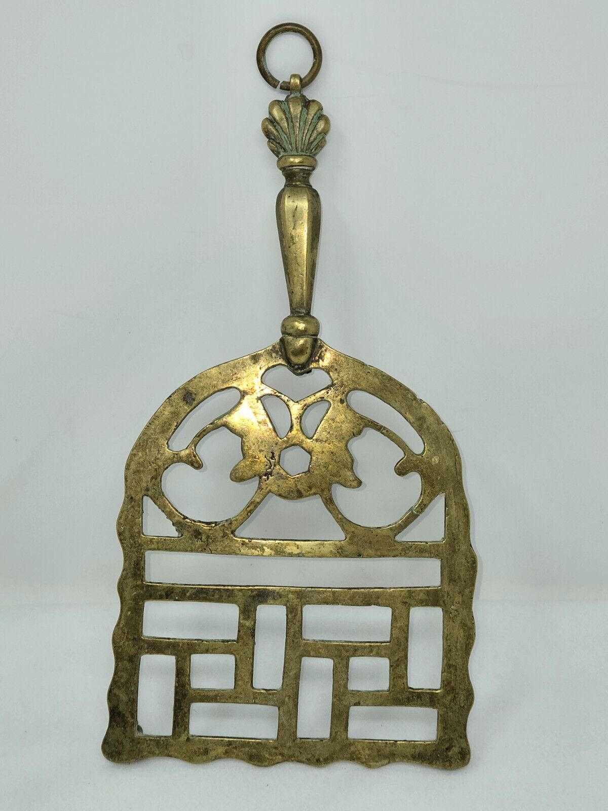 VINTAGE SOLID BRASS TRIVET KETTLE/IRON STAND CUT DESIGN WALL HANGING