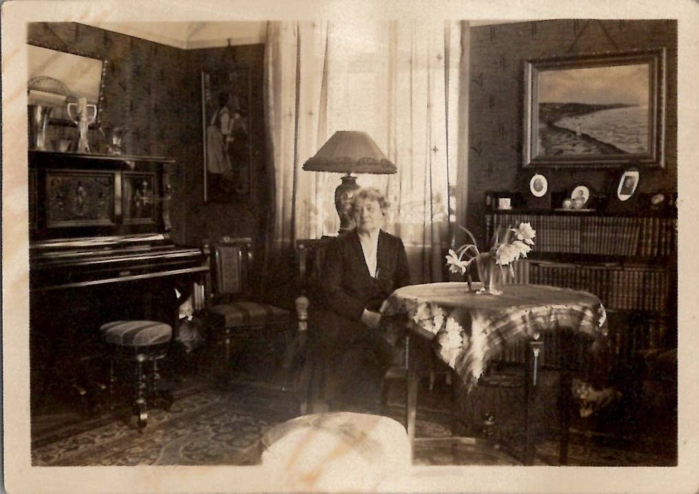 Cold Woman Parlor Drawing Room Victorian Interior Antique 1900s Vintage Photo